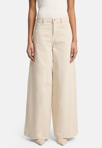 Клешеные джинсы Клешеные джинсы