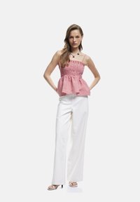 Топ на бретельках Топ на бретельках