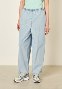 Свободные джинсы Свободные джинсы