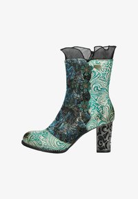 Полусапожки на высоком каблуке Полусапожки на высоком каблуке