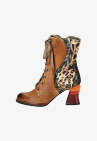 Ботинки на шнуровке Ботинки на шнуровке