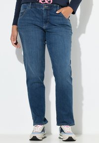 Свободные джинсы Свободные джинсы