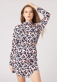 Короткое платье Короткое платье