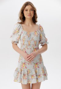 Короткое платье Короткое платье