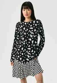 Короткое платье Короткое платье