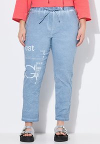 Прямые джинсы Прямые джинсы