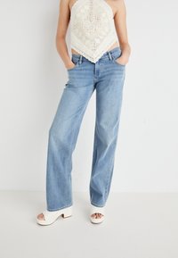 Прямые джинсы Прямые джинсы