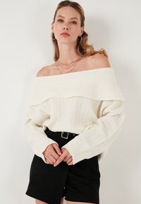 Пуловер Пуловер