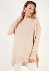 Длинный пуловер Длинный пуловер