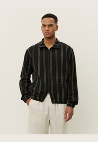 Куртка бомбер Куртка бомбер