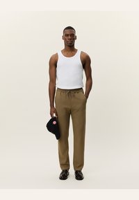 Чиносы Чиносы