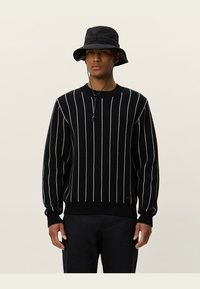 Пуловер Пуловер