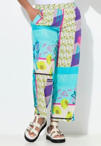 Широкие брюки Широкие брюки