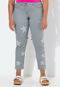 Короткие джинсы Короткие джинсы