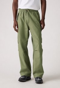 Брюки с накладными карманами Брюки с накладными карманами