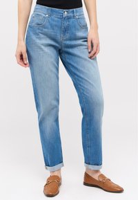 Прямые джинсы Прямые джинсы