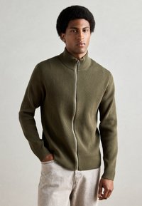 Вязаная кофта Вязаная кофта