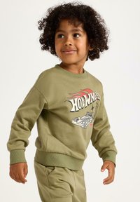 Пуловер Пуловер