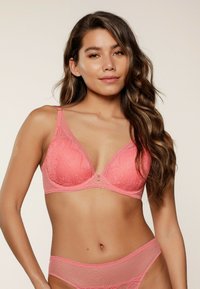 Бюстгальтер на косточках Бюстгальтер на косточках