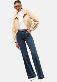 Клешеные джинсы Клешеные джинсы