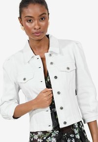 Джинсовая жилетка Джинсовая жилетка