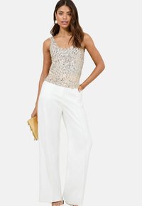 Блузка без рукавов Блузка без рукавов