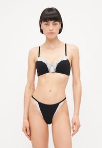 Бюстгальтер без косточек Бюстгальтер без косточек