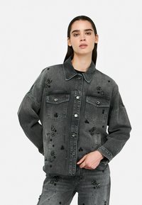 Джинсовая куртка Джинсовая куртка