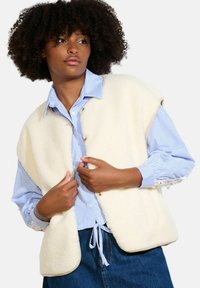 Жилет Жилет