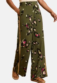 Широкие брюки Широкие брюки