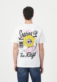 Футболка Футболка