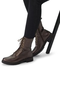 Ботинки на шнуровке Ботинки на шнуровке