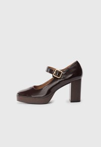 Туфли с ремешком Туфли с ремешком