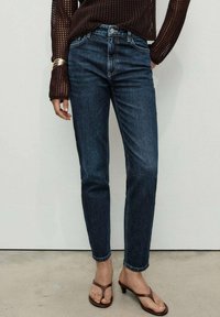 Узкие джинсы Узкие джинсы