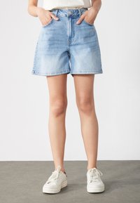 Джинсовые шорты Джинсовые шорты