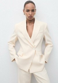 Костюм Костюм