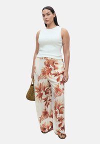 Широкие брюки Широкие брюки