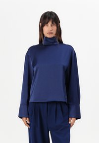 Атласная блузка Атласная блузка