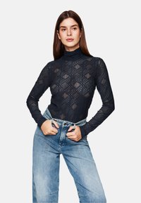 Пуловер Пуловер