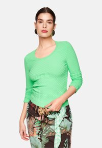 Пуловер Пуловер