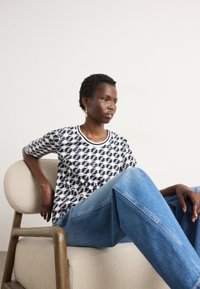 Футболка Футболка