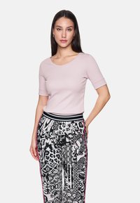 Футболка Футболка