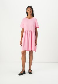 Короткое платье Короткое платье