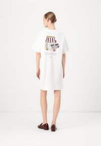 Короткое платье Короткое платье