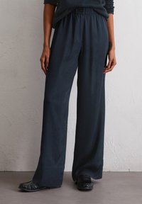 Широкие брюки Широкие брюки