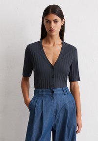 Вязаная кофта Вязаная кофта