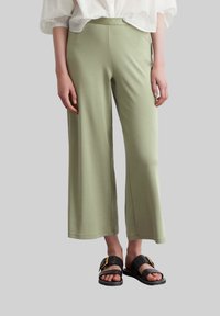 Широкие брюки Широкие брюки