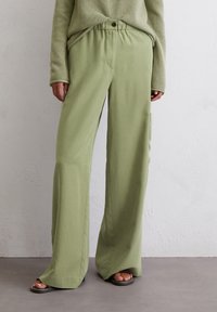 Широкие брюки Широкие брюки