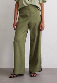 Широкие брюки Широкие брюки