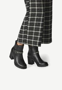 Ковбойские сапоги Ковбойские сапоги